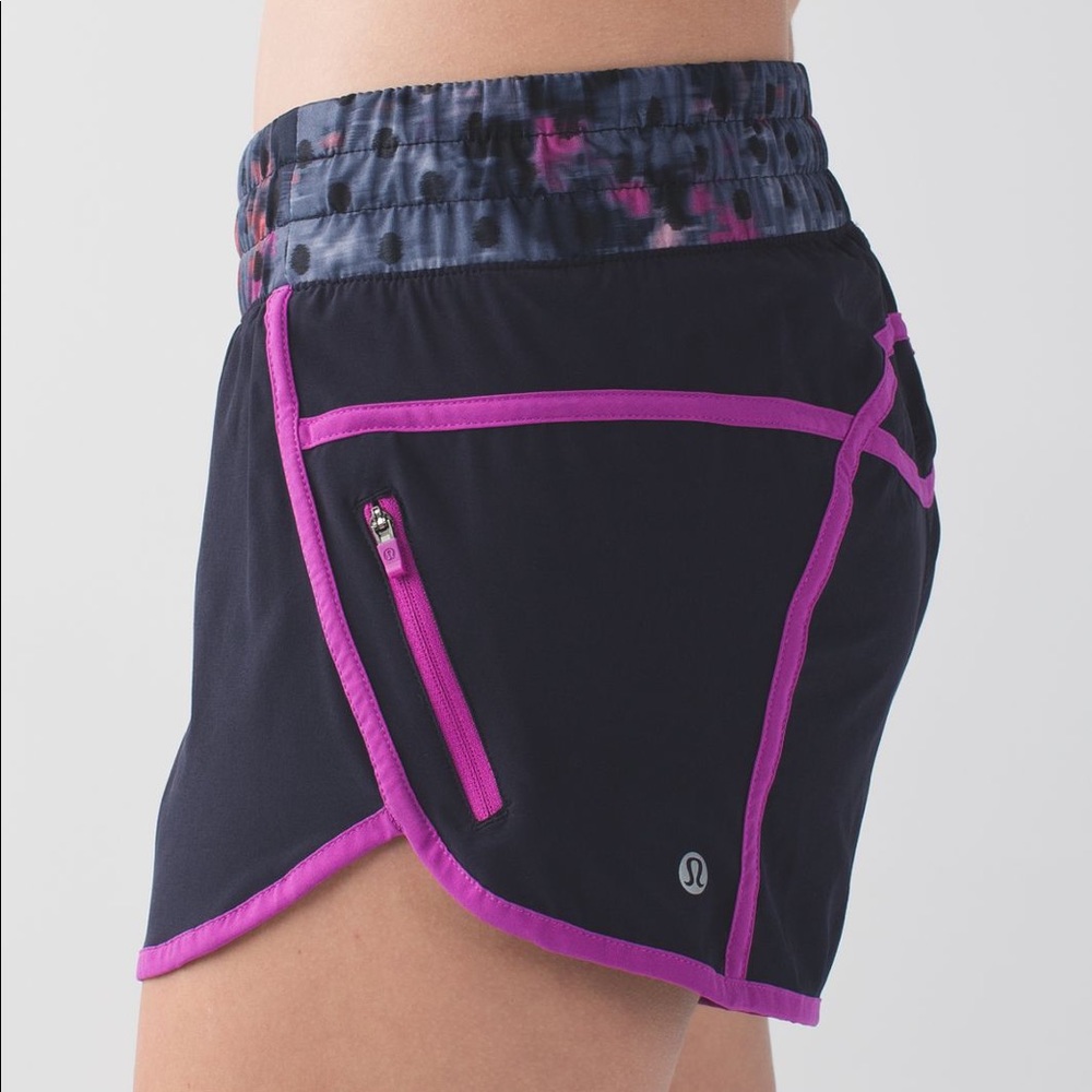 Lululemon Tracker Short III *4-way Stretch in Windy Blooms